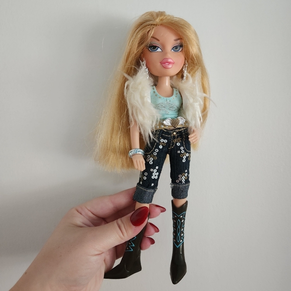Bratz Talking Cloe Doll - Picture 1 of 7